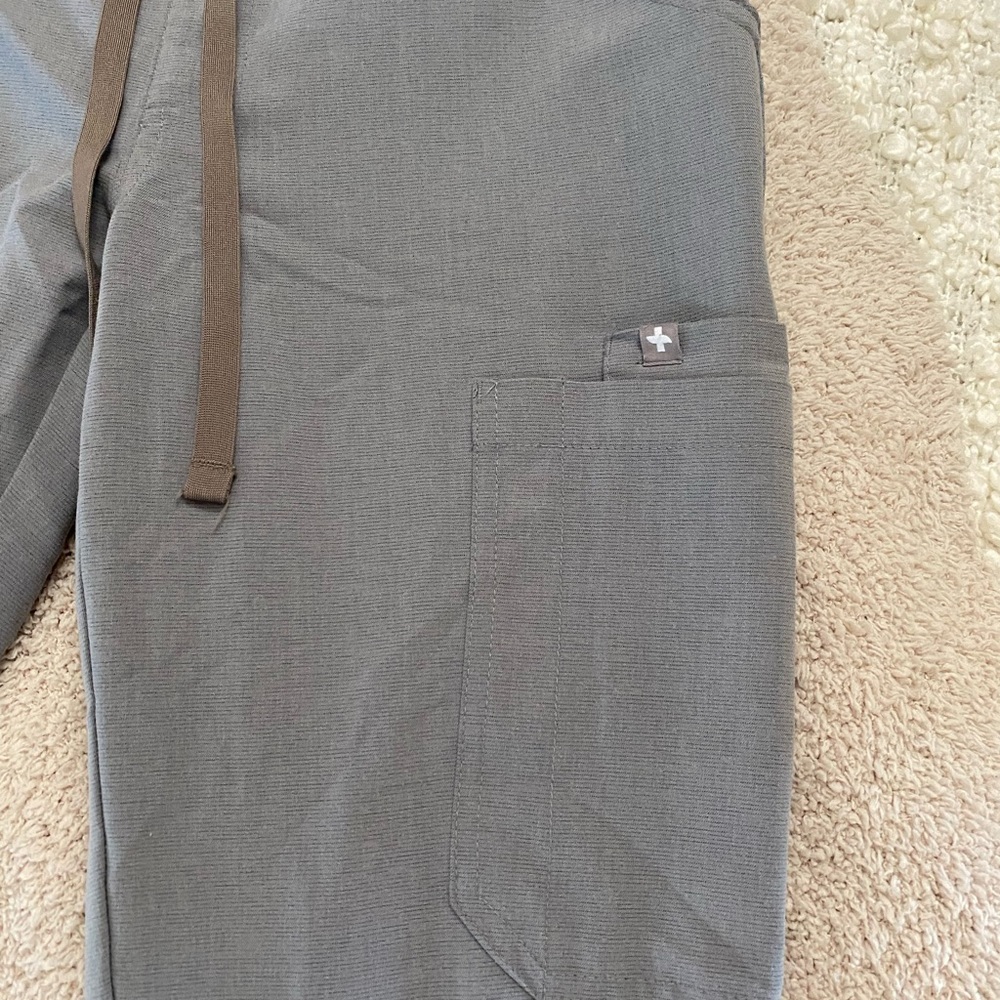 figs women's Yola™ - Petite Skinny Scrub Pants